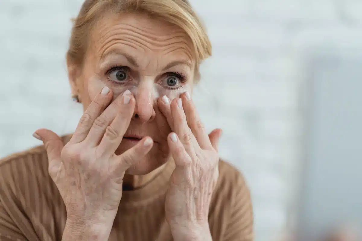 démaquillage  femme