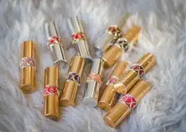 Trouvez le rouge à lèvres parfait pour sublimer votre peau mate de brune