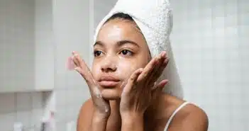 L’hydratation : une clé essentielle pour une peau rayonnante