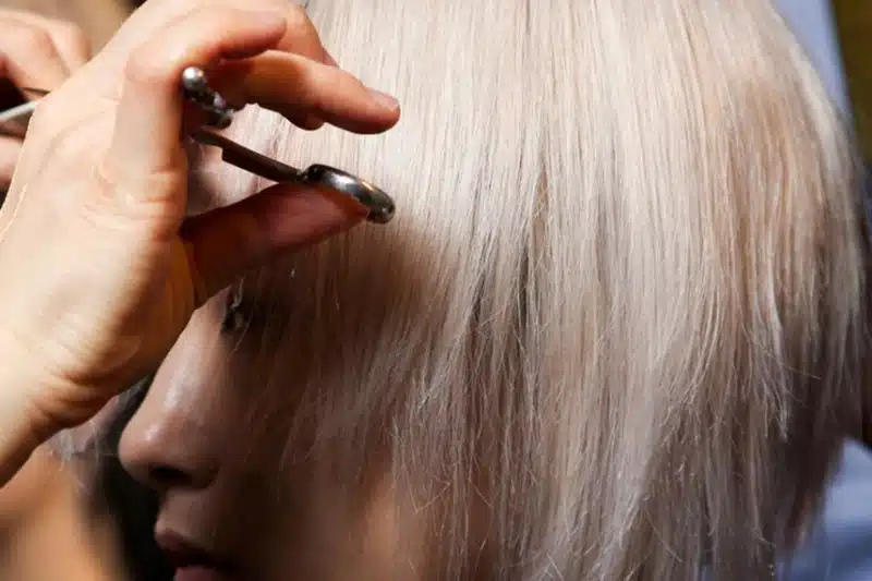 Les cheveux mi-longs dégradés, une coupe polyvalente pour tous les styles